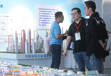 參訪團參觀主題為&ldquo;率先行動 砥礪奮進&rdquo;的中國科學院創新成果展