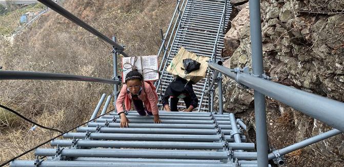 “天梯”上的巨变——新华社记者蹲点大凉山“悬崖村”见闻